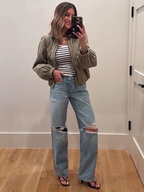 Abercrombie & Fitch The 90’s Straight Ultra High Rise Distressed Light jeans